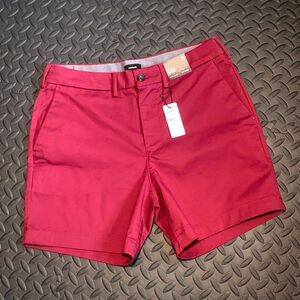 NEW Express Men Hyper Stretch Temp Control 6" Inseam Mid-Thigh Shorts Red Sz 31